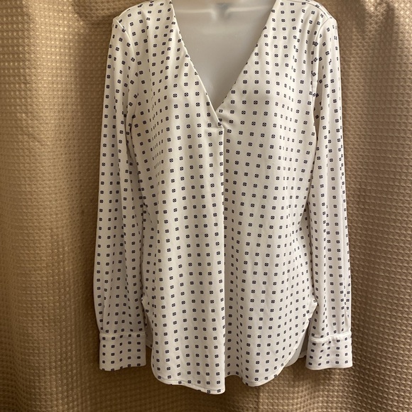 Ann Taylor Ivory Pullover Long Sleeved Top Medium - Picture 1 of 9